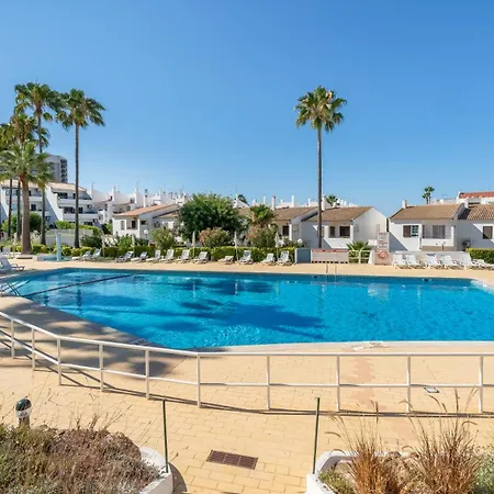 2 Bdr With Balcony & Pool By Lovelystay Appartamento